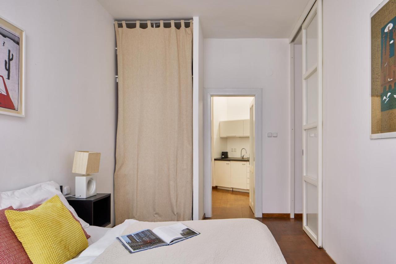 Days - 1bdr W Netflix - Zizkov Tower Appartement Praag
